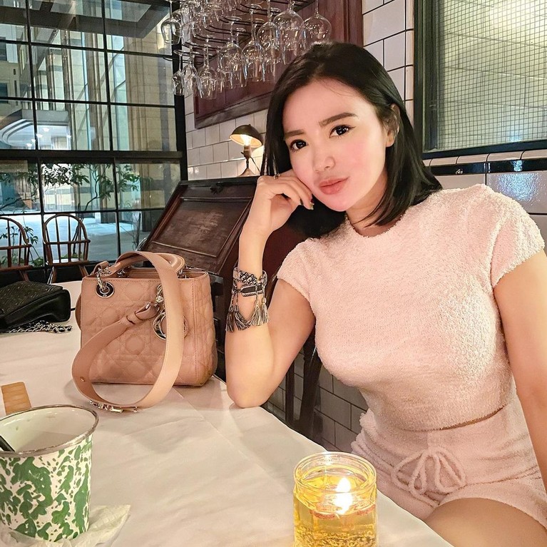 Wika Salim Sudah janda Wika Salim mengaku masih perawan. Yuk kita intip potret janda seksi satu ini!
