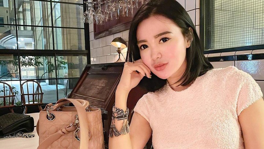 Sudah janda Wika Salim mengaku masih perawan. Yuk kita intip potret janda seksi satu ini!