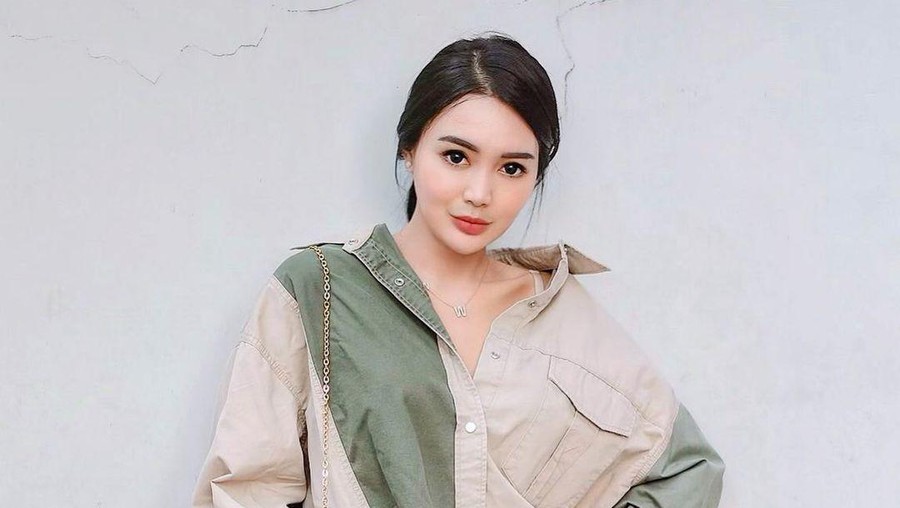 Sudah janda Wika Salim mengaku masih perawan. Yuk kita intip potret janda seksi satu ini!