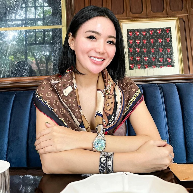 Wika Salim Sudah janda Wika Salim mengaku masih perawan. Yuk kita intip potret janda seksi satu ini!
