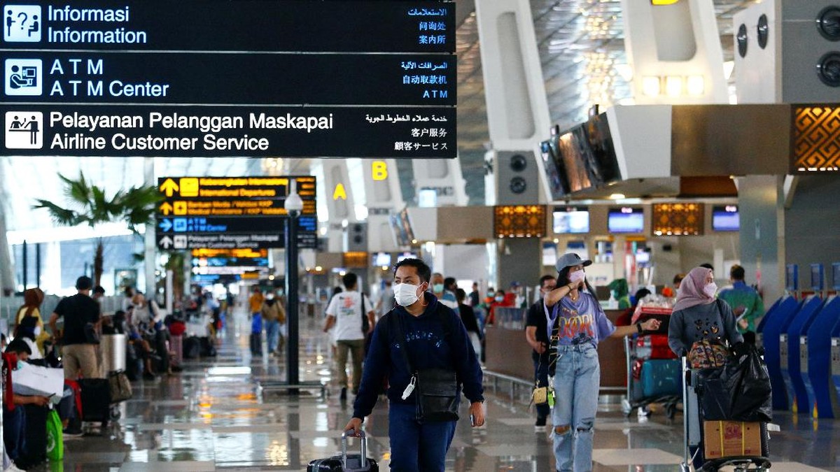 FOTO: Padat Bandara Soetta Jelang Larangan Mudik Lebaran