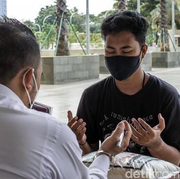 Niat Bayar Zakat Fitrah untuk Diri Sendiri & Orang yang Sudah Meninggal dalam Islam