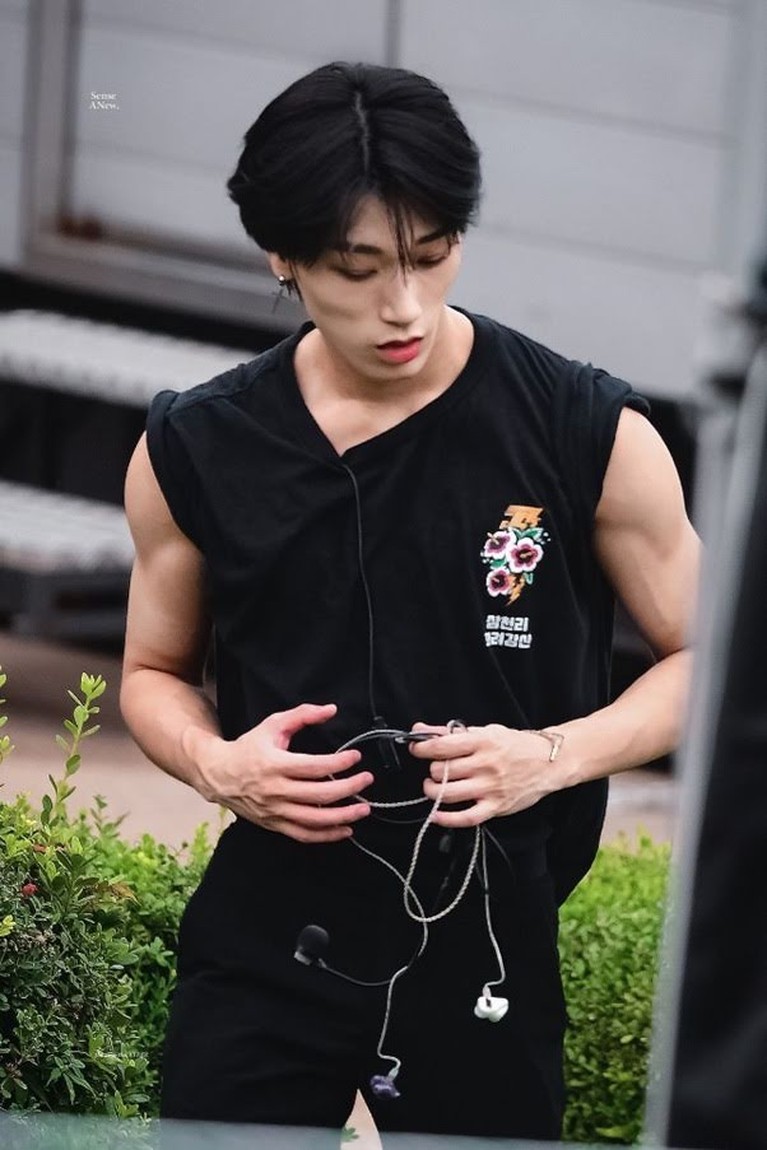 Selain musik dan penampilan yang fenomenal member grup ATEEZ juga memiliki visual yang indah. Yuk kita intip penampilan mereka dengan otot kekar!
