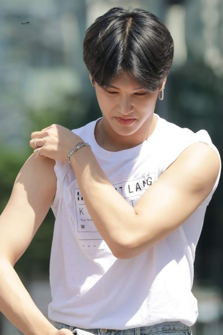 ATEEZ Selain musik dan penampilan yang fenomenal member grup ATEEZ juga memiliki visual yang indah. Yuk kita intip penampilan mereka dengan otot kekar!