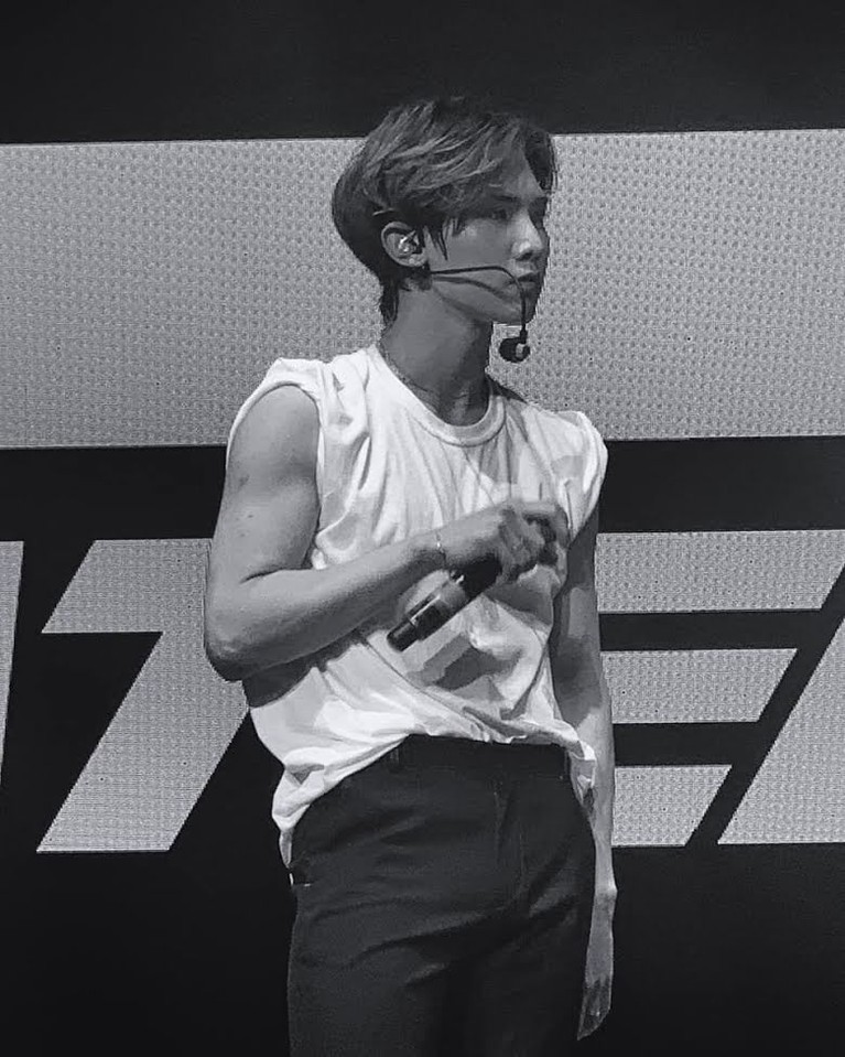 Selain musik dan penampilan yang fenomenal member grup ATEEZ juga memiliki visual yang indah. Yuk kita intip penampilan mereka dengan otot kekar!