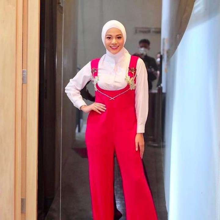 <p>Meski sekarang tampil berhijab, Aurel Hermansyah tetap perhatikan paduan busana yang dipakai. Cantik ya, Bunda? (Foto: Instagram @aurelie.hermansyah)</p>