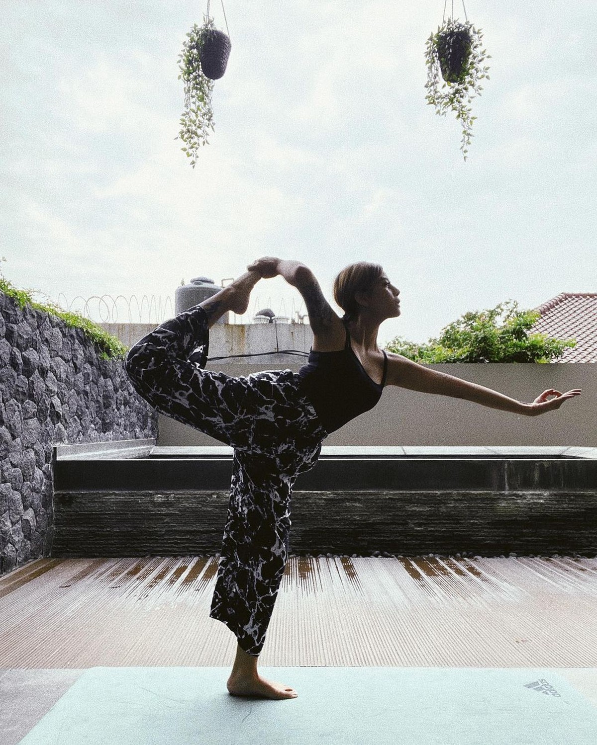 Selebgram ternama Awkarin mempunyai banyak kegiatan produktif yang sering ia bagikan di unggahan Instagramnya&period; Yuk kita intip&excl;