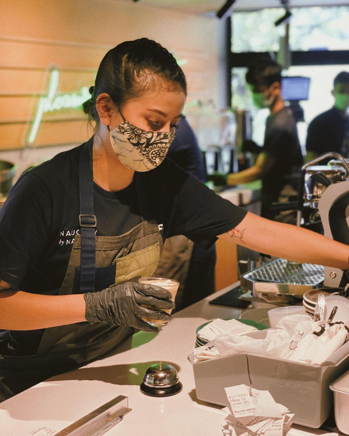 Selebgram ternama Awkarin mempunyai banyak kegiatan produktif yang sering ia bagikan di unggahan Instagramnya&period; Yuk kita intip&excl;