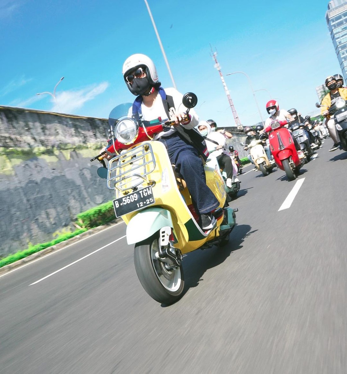 Selebgram ternama Awkarin mempunyai banyak kegiatan produktif yang sering ia bagikan di unggahan Instagramnya&period; Yuk kita intip&excl;