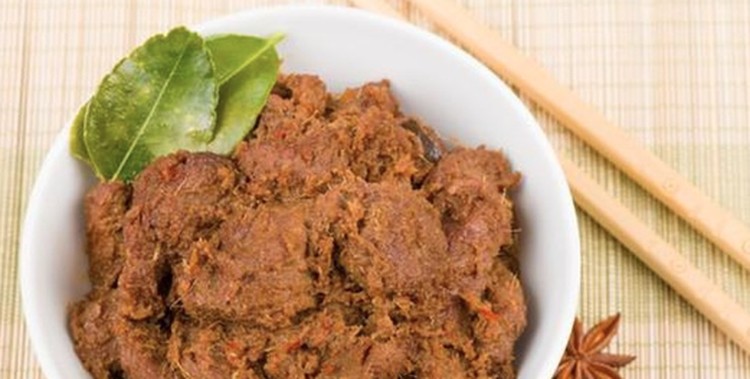 Tidak ingin masak rendang terlalu lama? Simak saran dari para chef populer Indonesia mengenai cara masak rendang yang empuk dan cepat.
