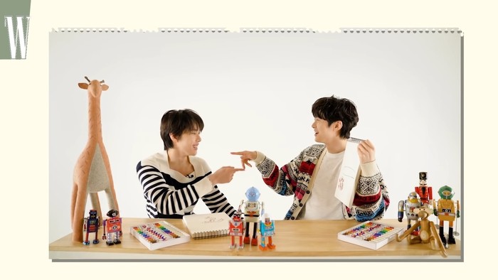 Dalam wawancaranya, mereka saling bercerita tentang kehidupan masa kecilnya, memilih siapa member NCT yang ingin dijadikan keluarga, dan hal-hal lainnya. Mereka juga bermain games untuk menunjukkan seberapa dekat mereka. (Foto: youtube.com/wkorea)