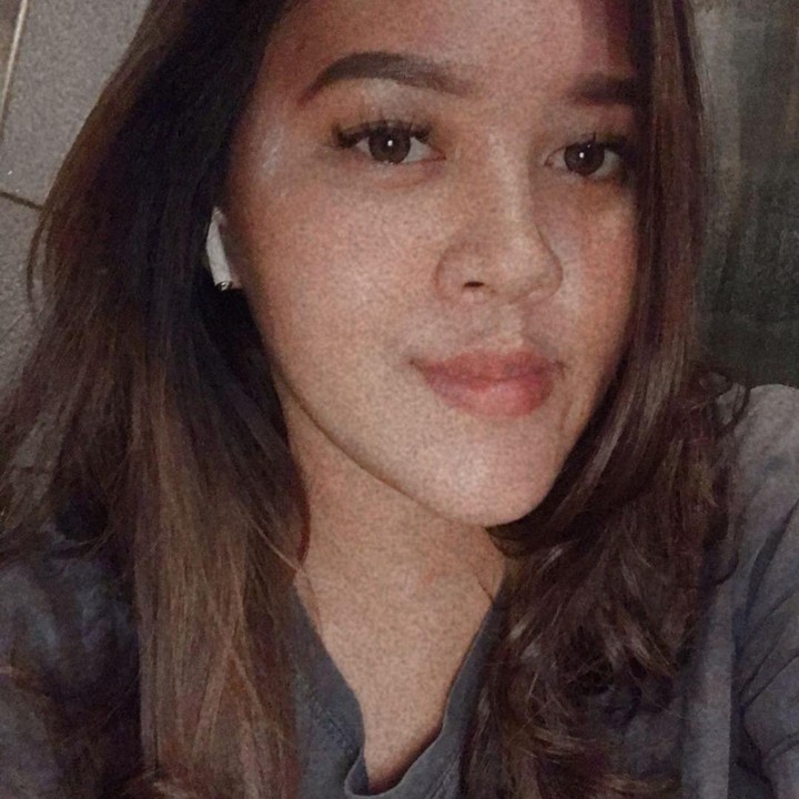 <p>Selain itu, putri sulung Muzdalifah ini juga aktif menggunakan sosial media lho, Bunda.  (Foto: Instagram @dewinurmania)</p>