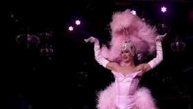 FOTO: Parade 'Drag Queen' di DragLesque Show Moskow