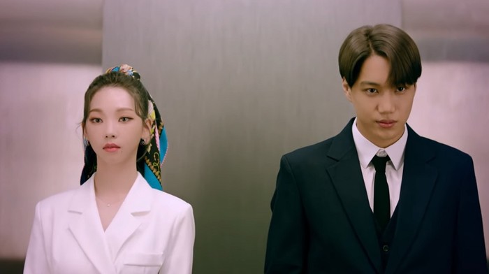 Empat tahun menjadi trainee, Karina sekarang dipercaya menjadi leader, lead rapper, sub vocal, dan wajah dari grup aespa. Oh iya, selain Taemin, Karina juga pernah berkolaborasi dengan Kai EXO dalam showcase virtual Hyundai Motor Company / foto: instagram