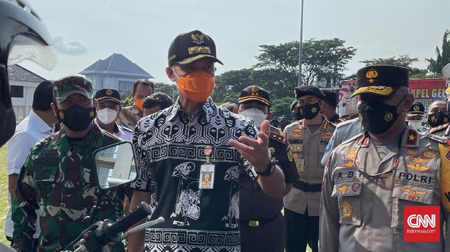 Gubernur Jateng Ganjar meminta seluruh kepala daerah di wilayahnya dari mulai tingkat RW hingga lurah untuk mengawasi kedatangan warga pemudik ke desa.