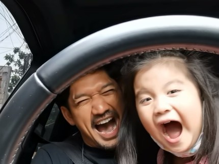 7 Potret Kedekatan Ibnu Jamil & Anak Sambung, Abigail Putri Ririn Ekawati