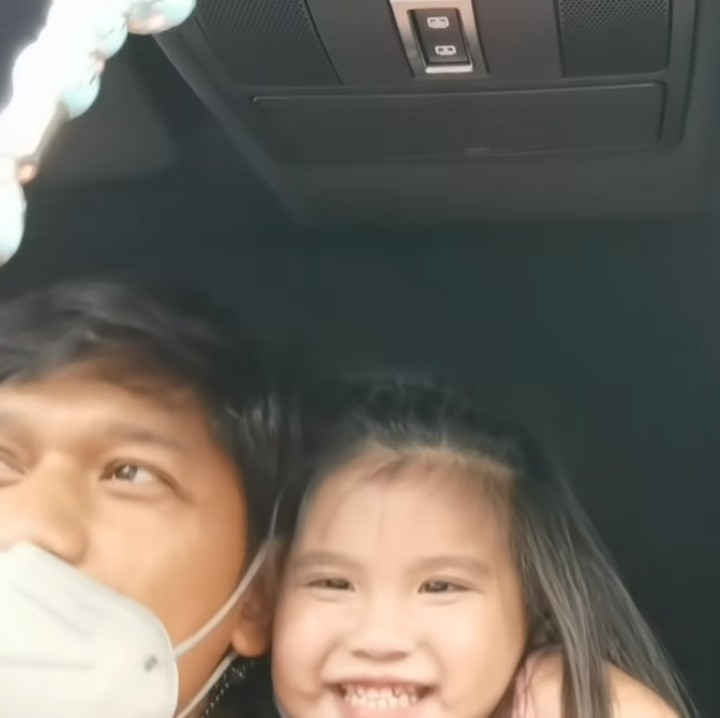 <p>Ibnu Jamil dan Abigail juga terlihat sangat dekat, seolah telah saling mengenal lama satu sama lain. (Foto: YouTube: Jamilo TV)</p>
