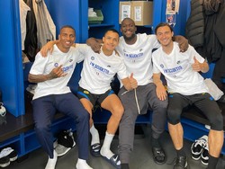 Say Cheese! 4 Mantan Pemain MU Foto Bareng Rayakan Scudetto