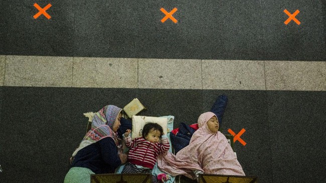 FOTO: Tenang dan Khusyuk Iktikaf Ramadan di Tengah Pandemi