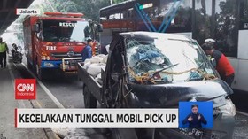 VIDEO: Kecelakaan Tunggal Mobil Pick Up, Pengemudi Terjepit