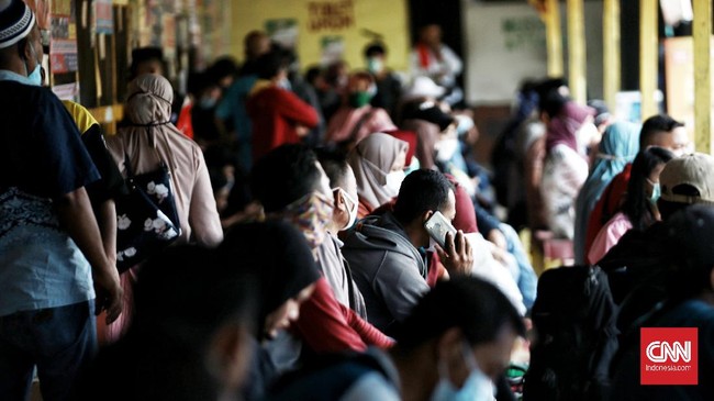 Penumpang transportasi umum semua moda transportasi publik mengalami lonjakan usai larangan mudik pada 6-17 Mei 2021 lalu.