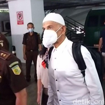 Jadi Tahanan Kota, Mark Sungkar Bersyukur Bisa Lebaran Bareng Cucu