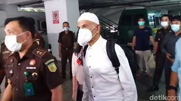 Jadi Tahanan Kota, Mark Sungkar Bersyukur Bisa Lebaran Bareng Cucu