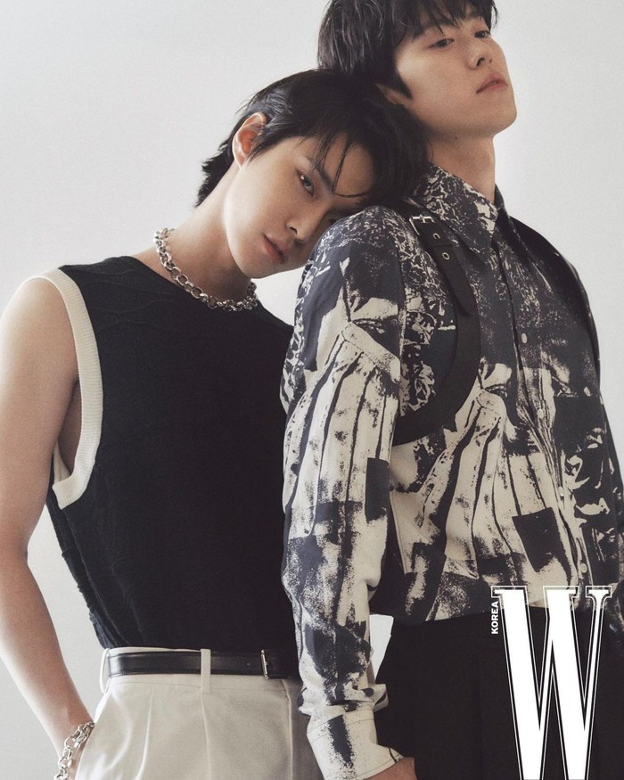 Meskipun sama-sama bekerja di industri hiburan, tetapi bidang pekerjaan keduanya berbeda. Pemotretan dengan W Korea ini menandai pertama kalinya mereka kerja bersama. (Foto: instagram @wkorea)