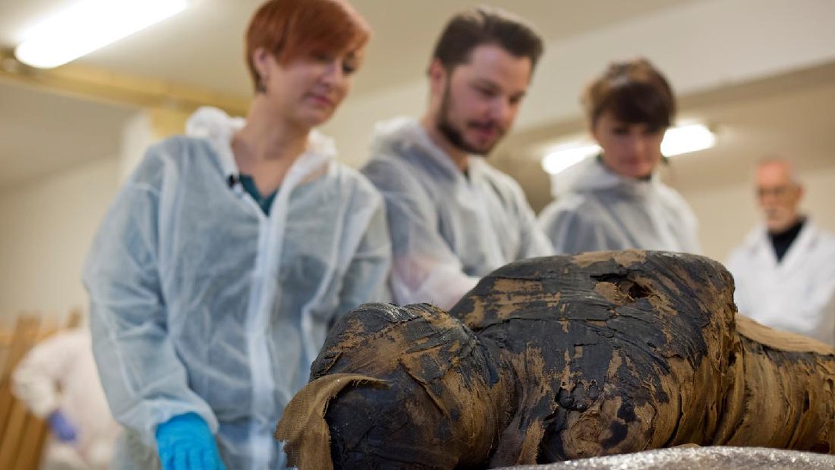 FOTO: Mumi Wanita Hamil Dipamerkan di Musem Nasional Warsawa