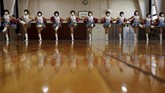 FOTO: Aksi Japan Pom Pom, Lansia Lincah dari Jepang Meski sudah berusia 60- 89 tahun, Japan Pom Pom bukan regu biasa. Tapi jangan berani-berani menyebut mereka nenek cheerleader.