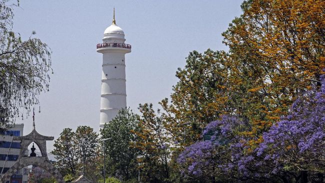 Menara Dharahara, dibangun pada abad ke-19 dan setinggi 22 lantai, termasuk di antara bangunan yang runtuh saat gempa dahsyat di Nepal pada 2015.