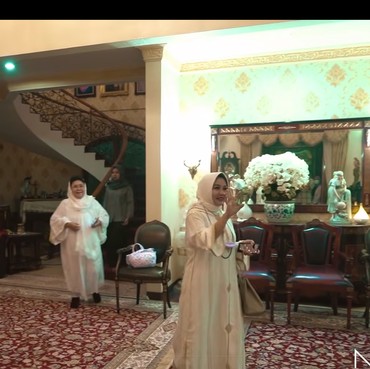 Begini Penampakan Rumah Mewah Mertua Nikita Willy yang Bernuansa Emas