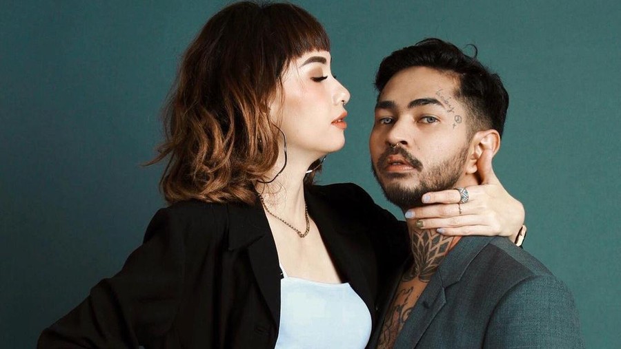 Onadia Leonardo dan Beby Prisillia merupakan pasangan suami istri yang beda agama. Yuk kita tengok keharmonisannya!