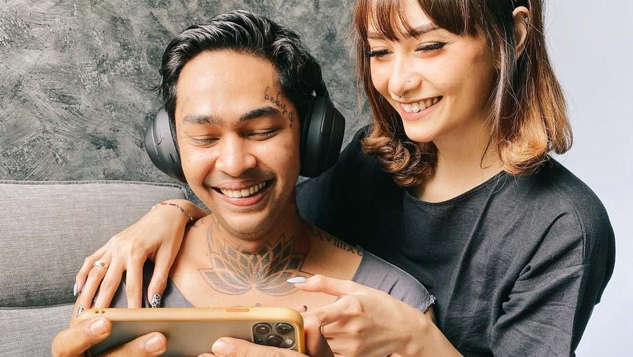 Onadia Leonardo dan Beby Prisillia merupakan pasangan suami istri yang beda agama. Yuk kita tengok keharmonisannya!