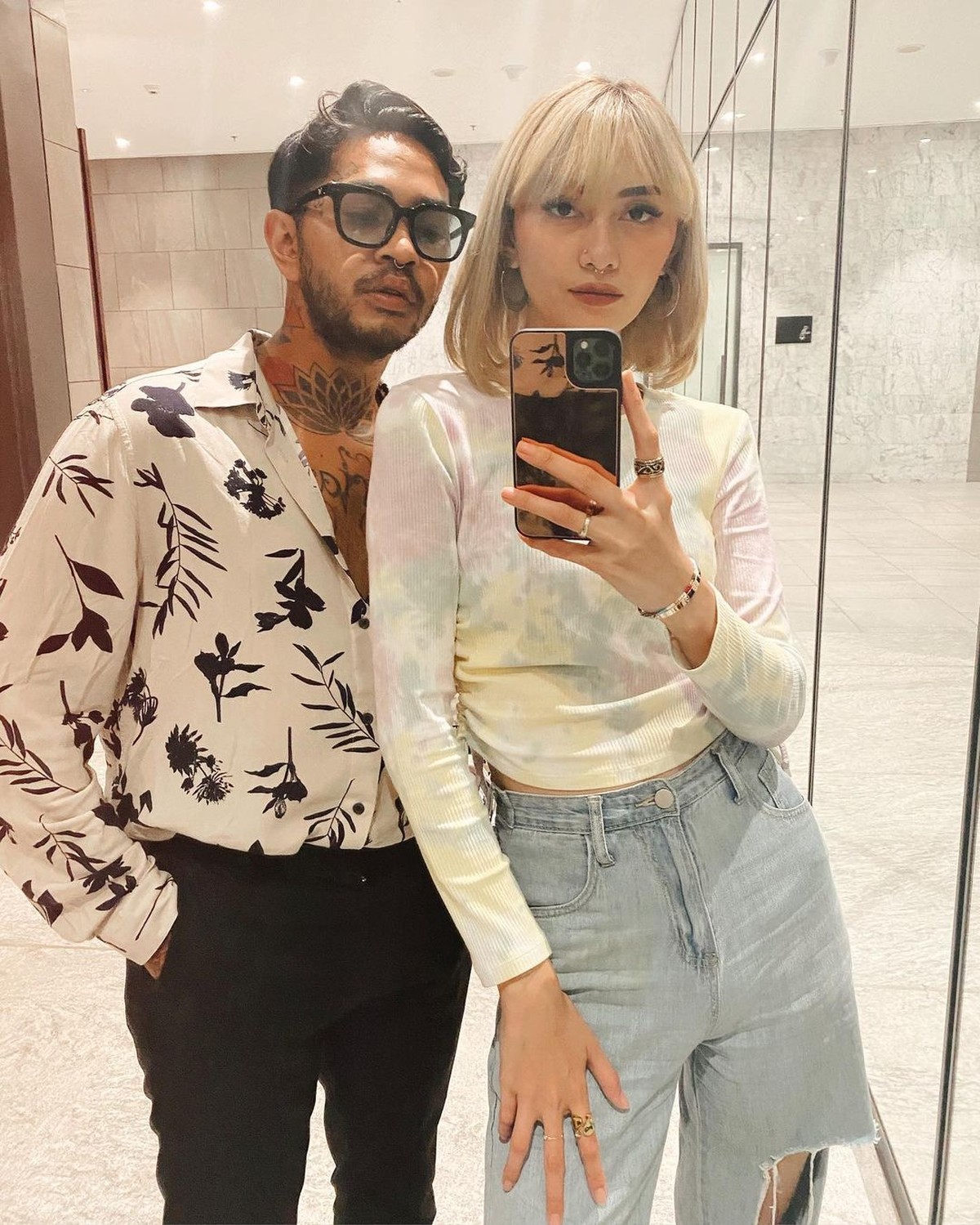 Onadia Leonardo dan Beby Prisillia merupakan pasangan suami istri yang beda agama&period; Yuk kita tengok keharmonisannya&excl;