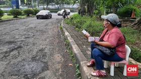 Larangan Mudik dan Kisah Getir Penjaja Uang Baru di Terminal