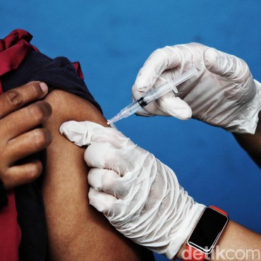 Dimulai Hari Ini, Vaksin Gotong Royong Dibanderol Rp439.570 per Dosis