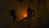 FOTO: Mencari Kesembuhan dari Dewi Venezuela Setiap tahun, ribuan orang melakukan perjalanan ke lereng gunung di Venezuela untuk ritual dengan api, darah, dan asap untuk menghormati dewi adat Maria Lionza
