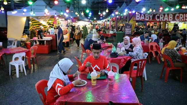 Wisman yang datang ke Malaysia saat Ramadan biasanya tertarik dengan perayaan budaya Islam yang meriah dan wisata religi di negara tersebut.