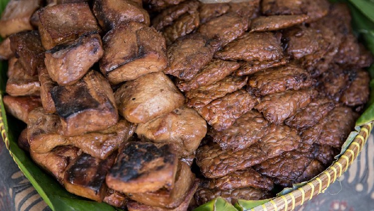 Tahu Tempe Bacem tempe dan tahu bacem. sweet tofu and fermented soy bean