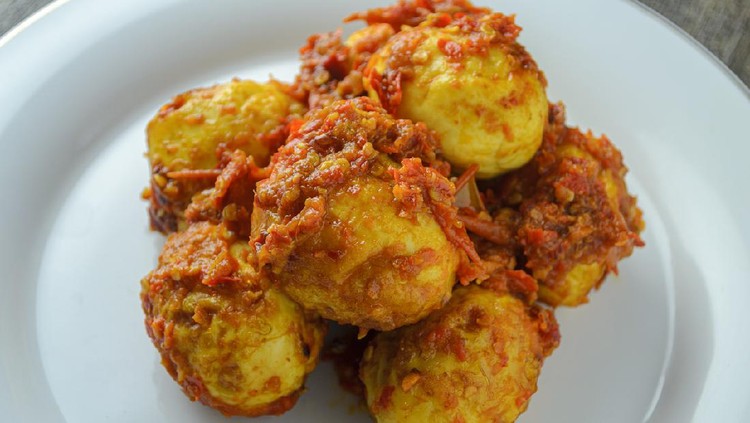 Telur balado (spicy eggs). indonesian food made from eggs, chili, tomatoes, garlic and other and other ingredients