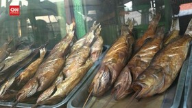 VIDEO: Menyantap Ikan Asap Khas Pantura Untuk Berbuka Puasa