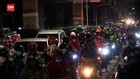 VIDEO: Pemudik Bermotor Tinggalkan Jakarta Di Malam Hari