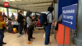 VIDEO: Stasiun Senen Masih Dipadati Pemudik