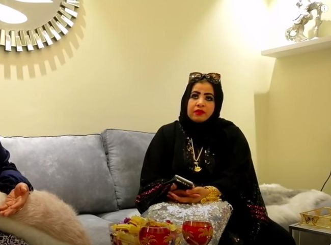 Pakai Gelang  Emas Raksasa Santriwati Nikahi Pria Arab  