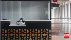 FOTO : Bandara SMB II Palembang Sepi Hari ke-1 Larangan Mudik