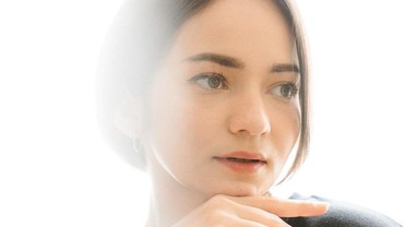 img-title Respons Enzy Storia Saat Disebut Tua oleh Warganet