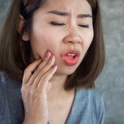 Jerawat Muncul di Bibir? Ternyata Ini Faktor Penyebabnya!