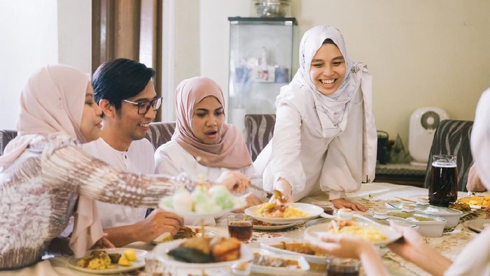 Ilustrasi kumpul keluarga Lebaran