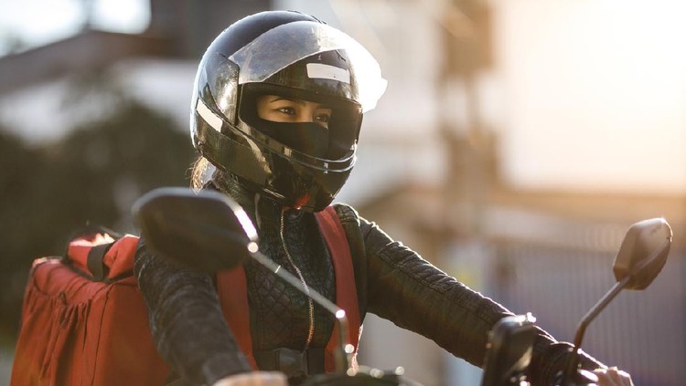 Delivery woman - motogirl